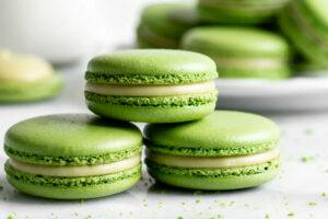 banh macaron nhan kem bo matcha
