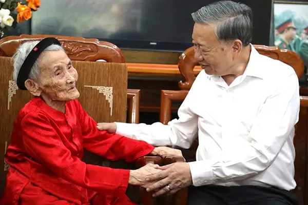 Quà 20/10 - 10 gợi ý tinh tế khi lựa chọn quà tặng mẹ